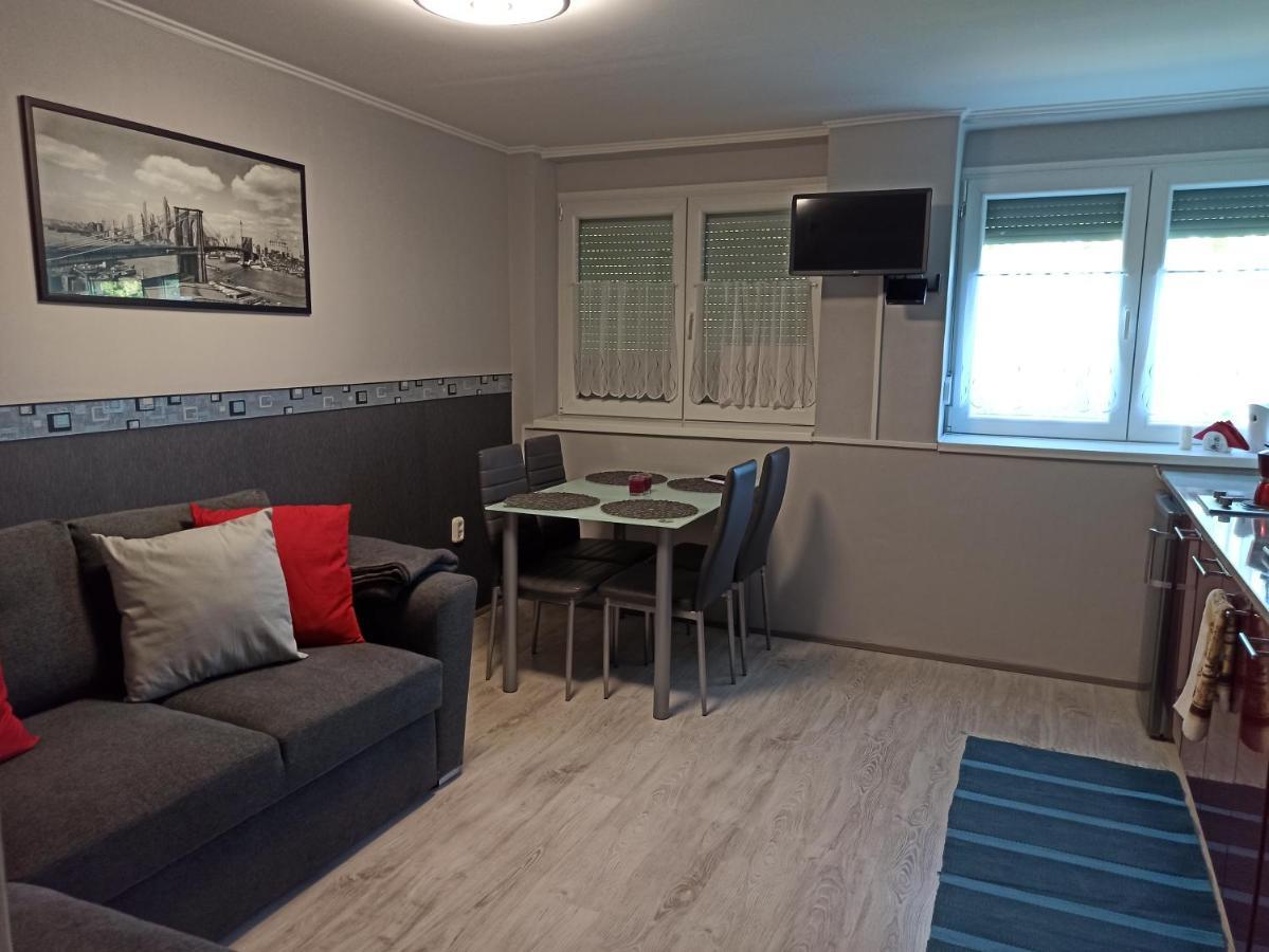 ハルカーニャAngi Apartman- Nagyszeru Elhelyezkedes, Vendegkozpontu Szallashely-Szolgaltatasアパートメント エクステリア 写真